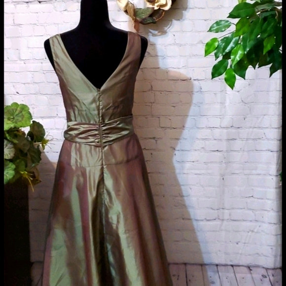 Max & Cleo Green Iridescent Dress 6 - Picture 4 of 10
